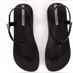 IPANEMA PLUSH  WEAVE T-STRAP SANDAL - Black - Size 7